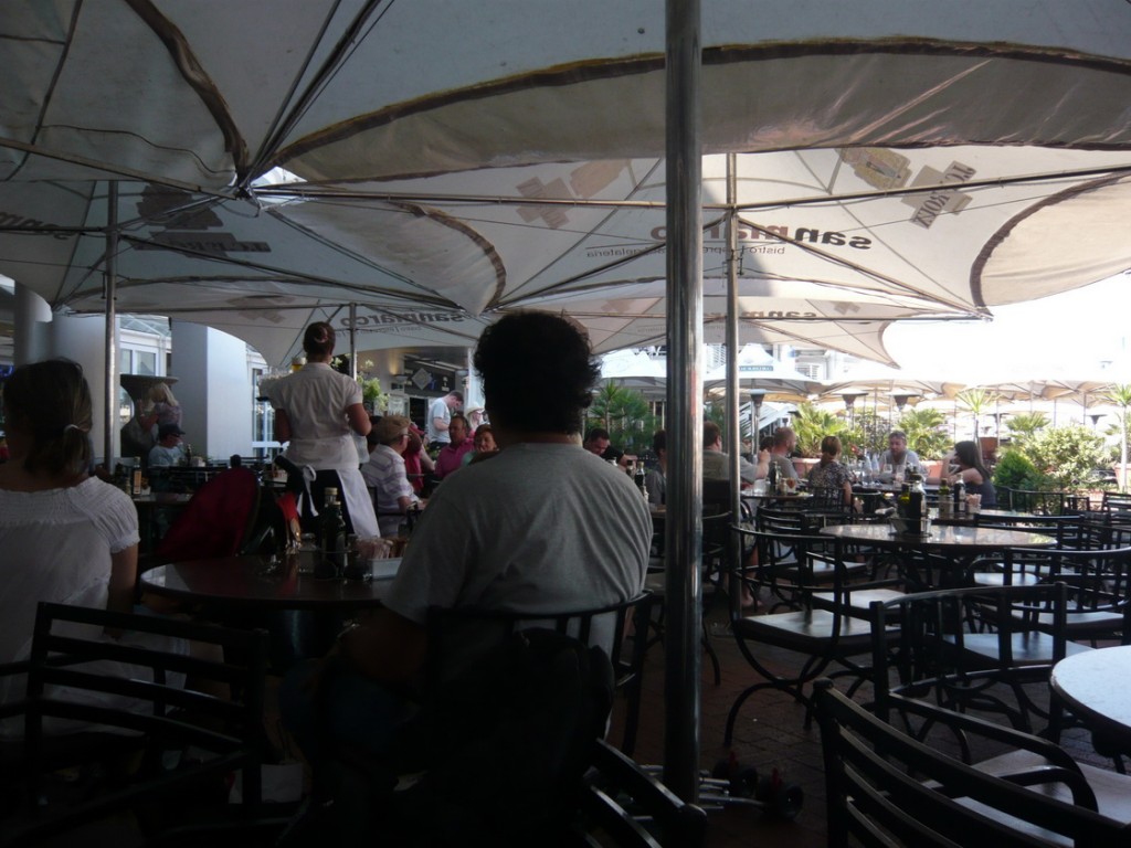 หนึ่งในร้านอาหารย่าน Nelson Mandela Gateway