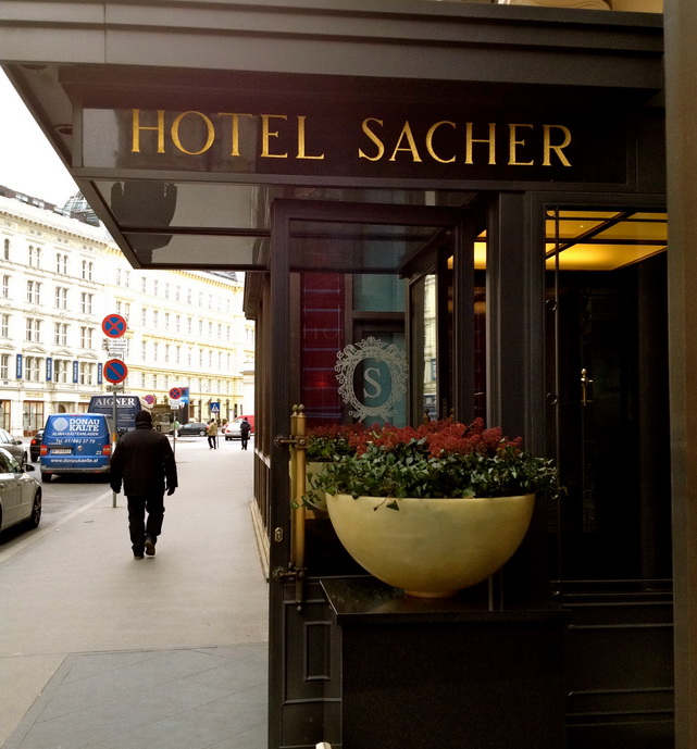 Café Sacher อยู่ในโรงแรมนี้