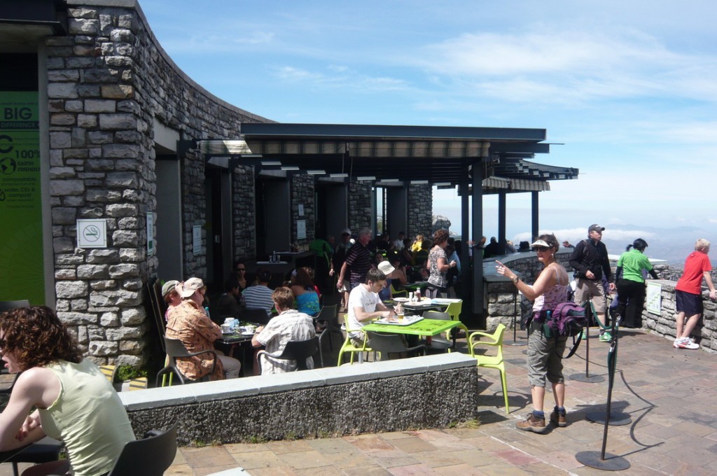 ร้านอาหารบนภูเขาโต๊ะ