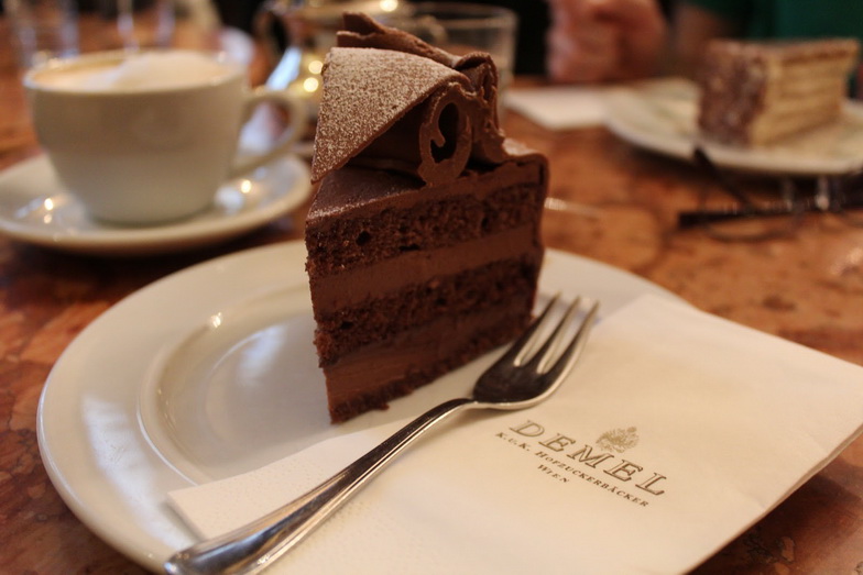 ขนมอร่อยของ Café Demel