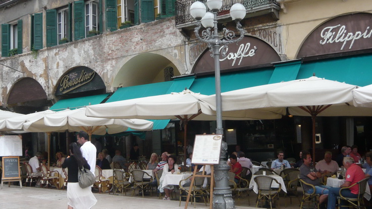 ร้านอาหารริม Piazza delle Erbe