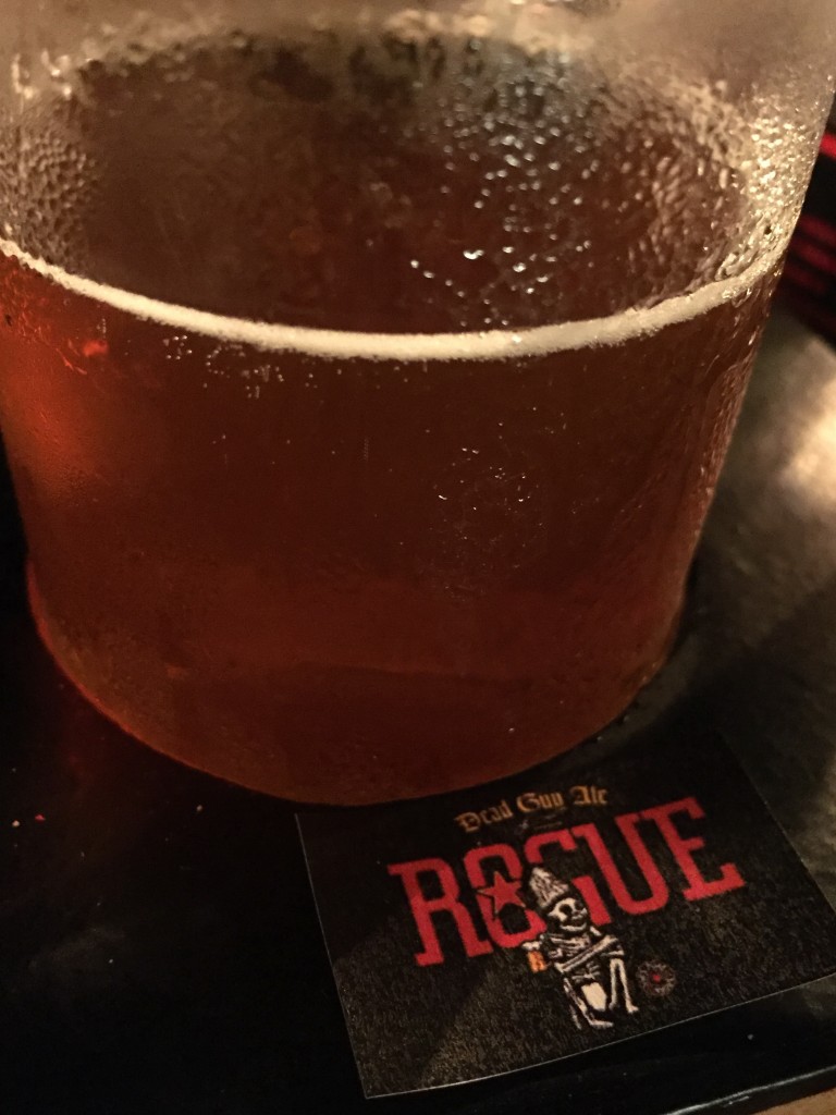 สีสันของ Rogue Dead Guy Ale